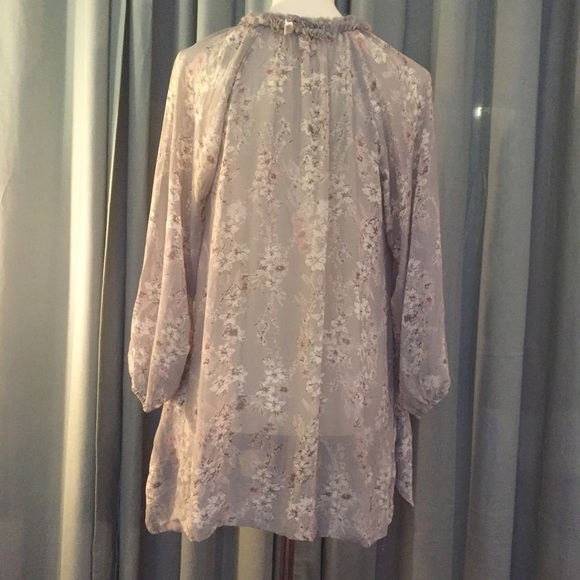 Lauren Conrad Flowy Top M - Picture 3 of 5